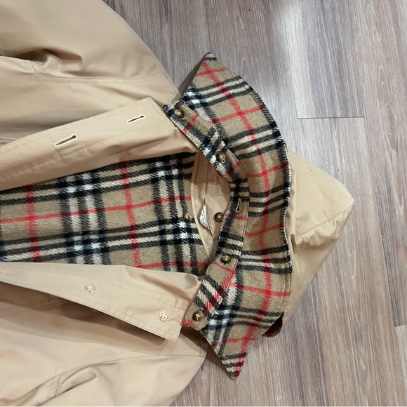 Vintage Trenchcoat size 11/12 lined. - Picture 7 of 10